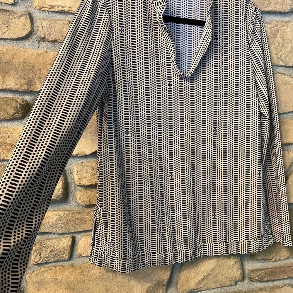 Tory Burch Women’s Black White Blouse Print Collar Poly Lightweight EUC size M - Picture 14 of 15